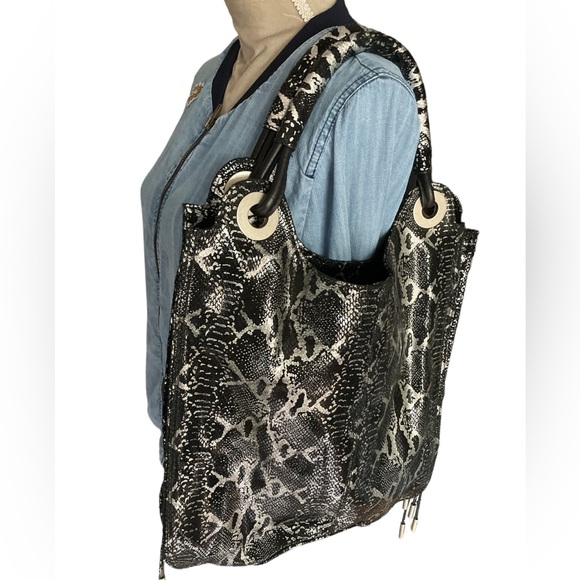 6126 Lindsay Lohan TEMPEST Python Handbag - Picture 3 of 12